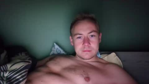 Snapshot of candy_boy_xoxo chatting on June 10, 10:41 pm candy_boy_xoxo online show from June 10, 10:41 pm