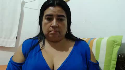 Snapshot of candy_candi chatting on December 3, 2:58 am lucy online show from December 3, 2:58 am