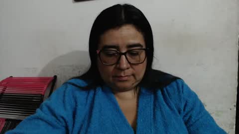 Snapshot of candy_candi chatting on December 14, 2:01 am lucy online show from December 14, 2:01 am