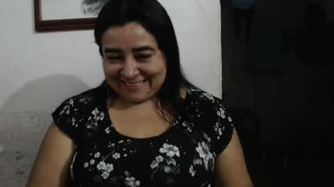 Snapshot of candy_candi chatting on December 18, 3:04 am lucy online show from December 18, 3:04 am