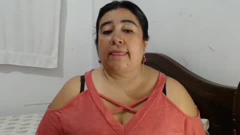 Snapshot of candy_candi chatting on January 4, 1:52 am lucy online show from January 4, 1:52 am