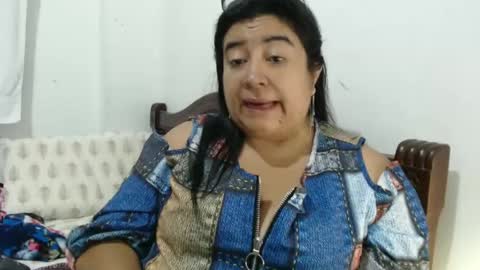 Snapshot of candy_candi chatting on January 12, 11:36 pm lucy online show from January 12, 11:36 pm