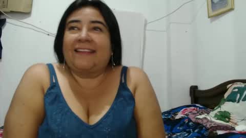 Snapshot of candy_candi chatting on January 15, 2:17 am lucy online show from January 15, 2:17 am