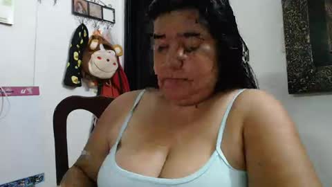 Snapshot of candy_candi chatting on February 2, 2:17 am lucy online show from February 2, 2:17 am