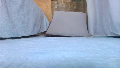 Snapshot of candy_feett chatting on October 22, 7:35 pm Jolie online show from October 22, 7:35 pm