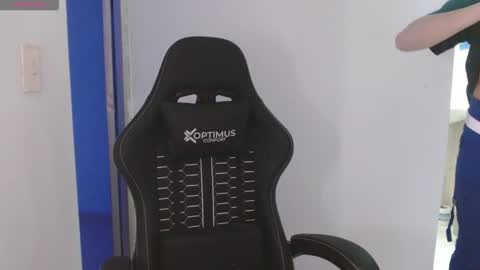 Snapshot of candy_giuliana21 chatting on February 18, 1:01 am candy_giuliana21 online show from February 18, 1:01 am