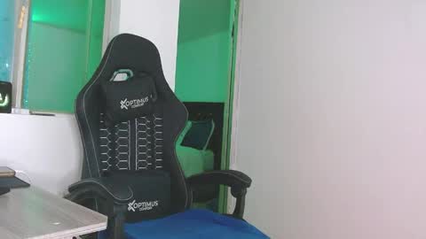 Snapshot of candy_giuliana21 chatting on March 17, 12:15 am candy_giuliana21 online show from March 17, 12:15 am