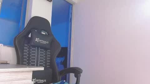 Snapshot of candy_giuliana21 chatting on April 1, 1:28 am candy_giuliana21 online show from April 1, 1:28 am