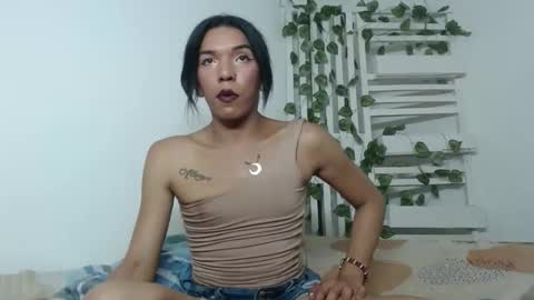 candy_hot_trans online show from April 1, 1:41 pm