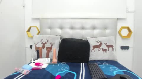 Snapshot of candy_hotsexxxx chatting on December 7, 2:53 am candy_hotsexxxx online show from December 7, 2:53 am