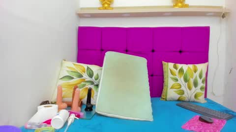 Snapshot of candy_hotsexxxx chatting on December 31, 5:44 am candy_hotsexxxx online show from December 31, 5:44 am