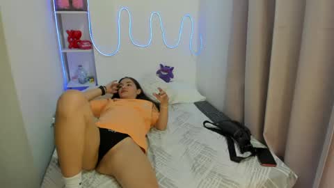 candy_kitty7343 online show from May 6, 2:51 am