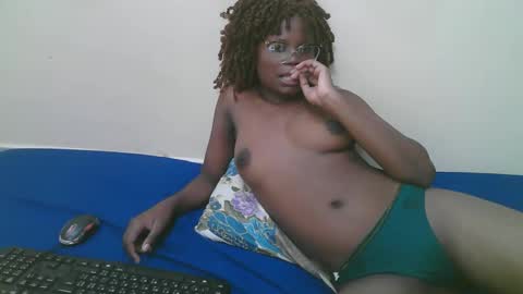 Snapshot of candy_lisah chatting on April 2, 3:42 pm Lisa online show from April 2, 3:42 pm