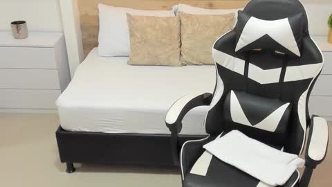 CANDY online show from October 14, 7:25 pm