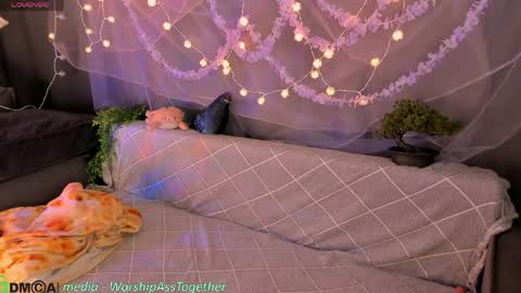 Mary online show from April 2, 1:14 am