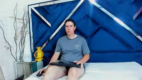 Snapshot of candyandsteven chatting on September 11, 2:33 am candyandsteven online show from September 11, 2:33 am