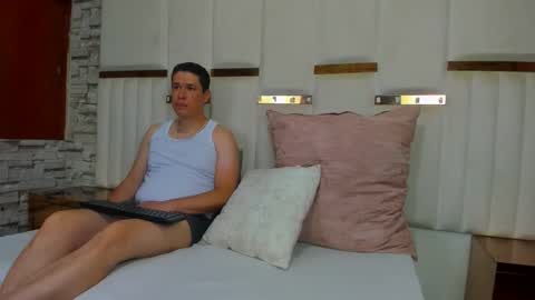 Snapshot of candyandsteven chatting on October 19, 2:34 am candyandsteven online show from October 19, 2:34 am