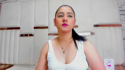 candyandsteven online show from February 2, 2:54 am