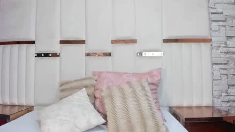 candyandsteven online show from March 2, 3:09 am