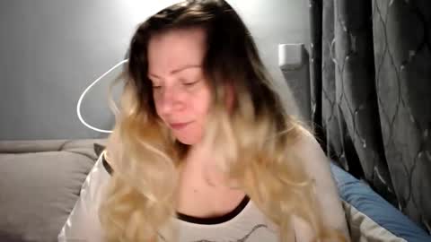 Laura online show from May 4, 5:42 pm