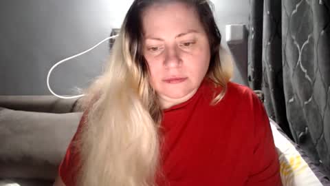 Laura online show from May 15, 7:10 pm