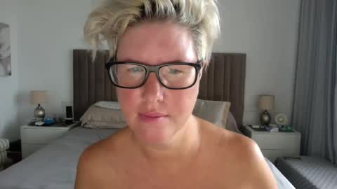 Snapshot of candycumslut69 chatting on October 8, 7:39 am Candycumslut69 online show from October 8, 7:39 am