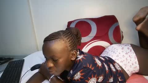 Snapshot of candycurly_ chatting on February 5, 12:53 am candycurly_ online show from February 5, 12:53 am