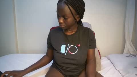 Snapshot of candycurly_ chatting on February 22, 12:08 pm candycurly_ online show from February 22, 12:08 pm