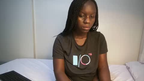 Snapshot of candycurly_ chatting on February 24, 3:23 am candycurly_ online show from February 24, 3:23 am