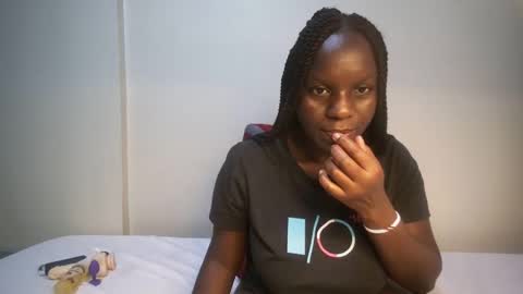 Snapshot of candycurly_ chatting on March 6, 12:00 am candycurly_ online show from March 6, 12:00 am