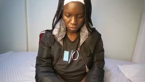 Snapshot of candycurly_ chatting on October 6, 2:47 pm candycurly_ online show from October 6, 2:47 pm