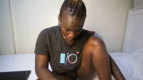 Snapshot of candycurly_ chatting on October 16, 4:02 am candycurly_ online show from October 16, 4:02 am