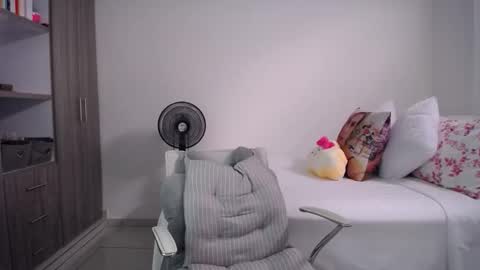 Snapshot of candydowson1 chatting on April 18, 3:49 pm Candy Dowson online show from April 18, 3:49 pm