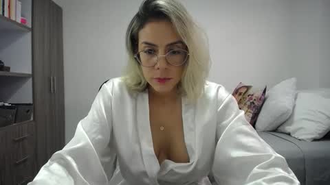 Snapshot of candydowson1 chatting on May 7, 8:58 pm Candy Dowson online show from May 7, 8:58 pm