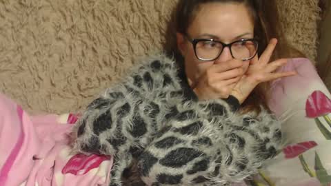 Snapshot of candylady13 chatting on December 5, 6:55 pm say meow and send tips online show from December 5, 6:55 pm