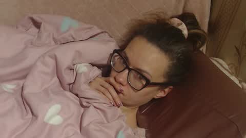 say meow and send tip  online show from December 17, 3:23 am