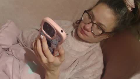 Snapshot of candylady136 chatting on January 18, 3:10 am say meow and send tip online show from January 18, 3:10 am