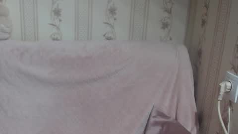 Snapshot of candylady136 chatting on February 3, 5:05 am say meow and send tip online show from February 3, 5:05 am