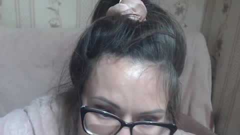 Snapshot of candylady136 chatting on February 8, 7:01 am say meow and send tip online show from February 8, 7:01 am