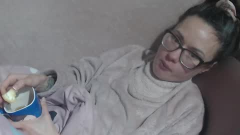 Snapshot of candylady136 chatting on February 9, 6:45 pm say meow and send tip online show from February 9, 6:45 pm