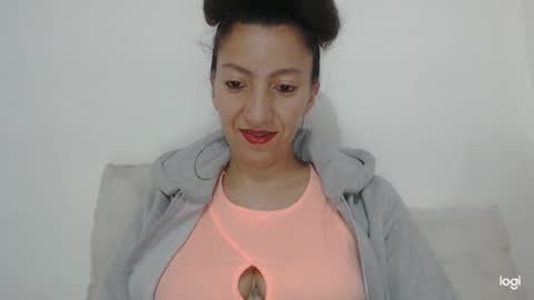 Snapshot of candymilfff chatting on January 2, 8:35 pm candymilfff online show from January 2, 8:35 pm