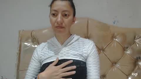 Snapshot of candymilfff chatting on February 18, 12:06 pm candymilfff online show from February 18, 12:06 pm