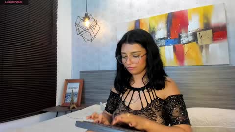 Candys Victoria online show from January 8, 7:55 am