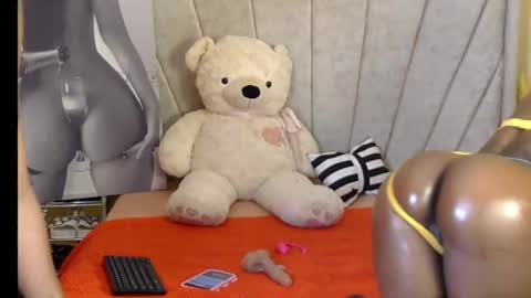 Snapshot of candyspicee chatting on March 1, 1:32 am candyspicee online show from March 1, 1:32 am