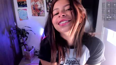 Snapshot of candyxpeach chatting on January 21, 4:05 pm Camilla online show from January 21, 4:05 pm