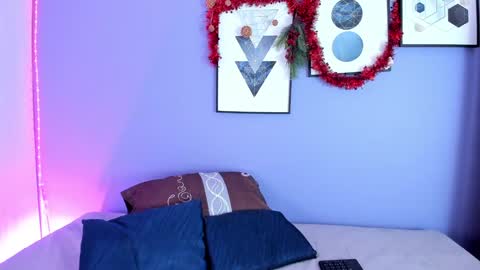 Snapshot of candyy_bella chatting on December 13, 5:43 pm Isabella online show from December 13, 5:43 pm