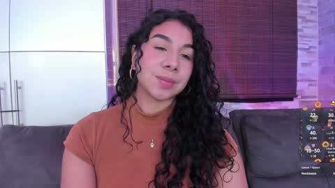 Snapshot of candyy_bella chatting on February 1, 6:40 pm Isabella online show from February 1, 6:40 pm