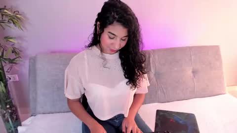 Snapshot of candyy_bella chatting on February 14, 7:12 pm Isabella online show from February 14, 7:12 pm