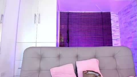 Snapshot of candyy_bella chatting on September 13, 12:27 pm Isabella online show from September 13, 12:27 pm