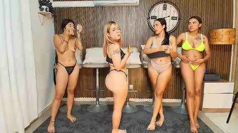 Snapshot of canelasquirtxxx chatting on November 6, 11:33 am Sara online show from November 6, 11:33 am